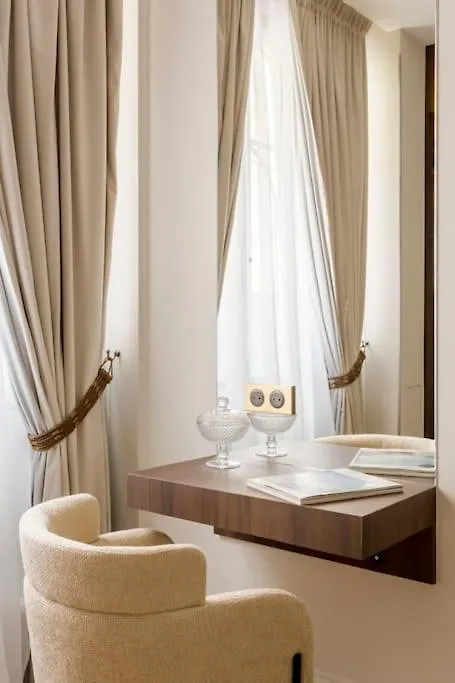 Luxury 5 Bedroom & 5 Bathroom Suite - Eiffel Tower Paris