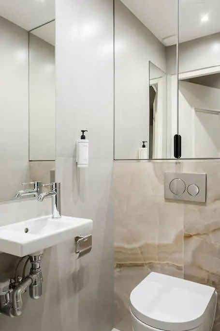Luxury 5 Bedroom & 5 Bathroom Suite - Eiffel Tower Paris Apartment
