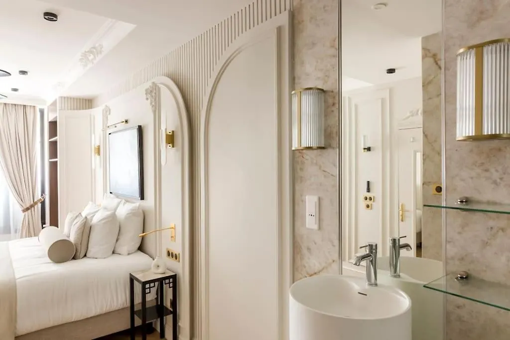 Luxury 5 Bedroom & 5 Bathroom Suite - Eiffel Tower Paris France