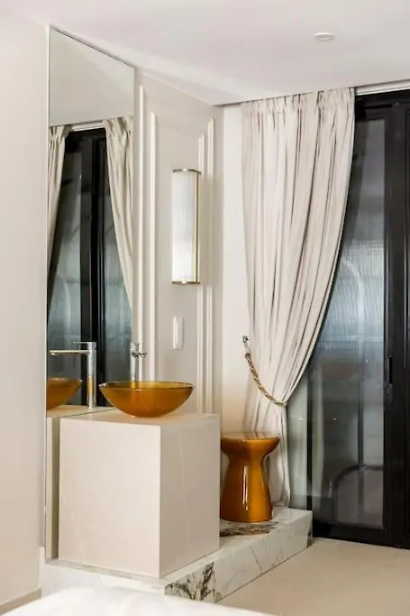 Luxury 5 Bedroom & 5 Bathroom Suite - Eiffel Tower Paris France