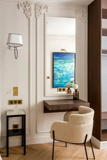 Luxury 5 Bedroom & 5 Bathroom Suite - Eiffel Tower Paris Apartment