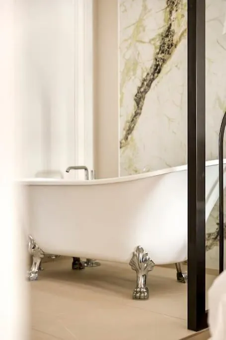 Luxury 5 Bedroom & 5 Bathroom Suite - Eiffel Tower Paris