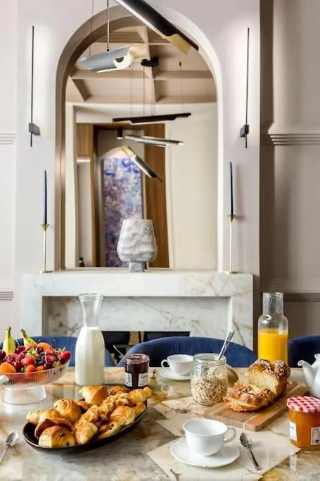 Luxury 5 Bedroom & 5 Bathroom Suite - Eiffel Tower Paris France